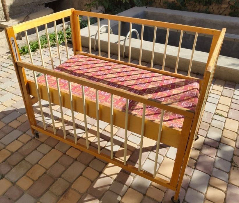 Детская кроватка