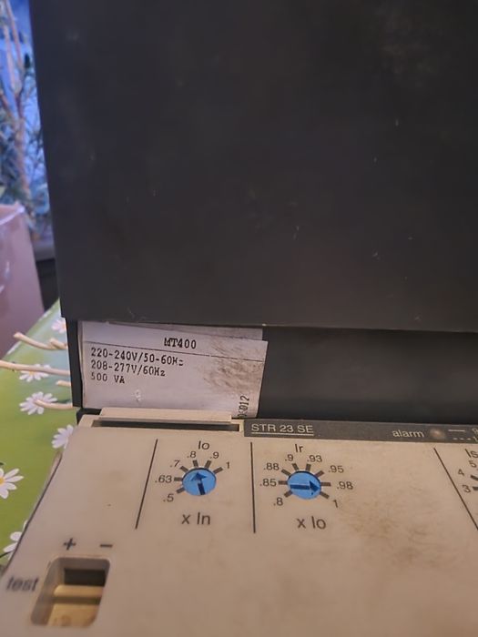 Schneider и Merlin Gerin Автоматични прекъсвачи и моторни механизми