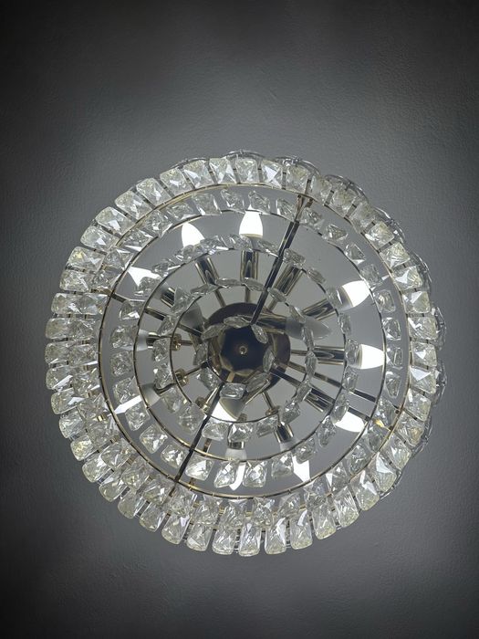 Зрустальная люстра