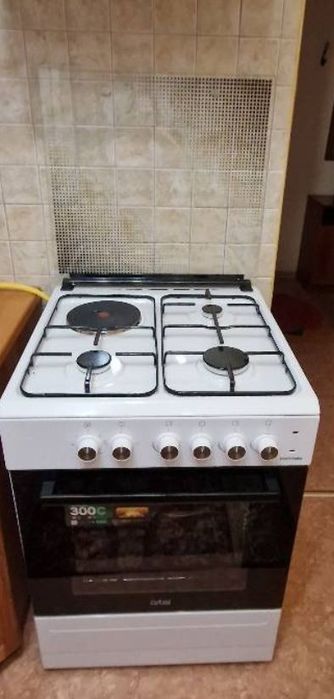 Продам газ плиту