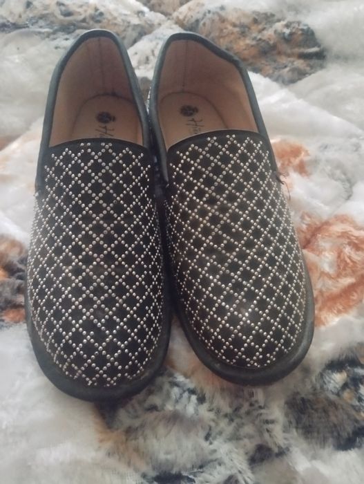 Ayollar oyoq kiyimi narxi 60 ming