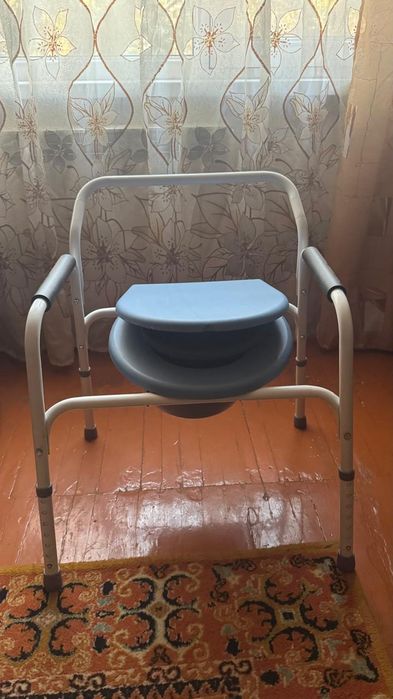 Продам кресло туалет.