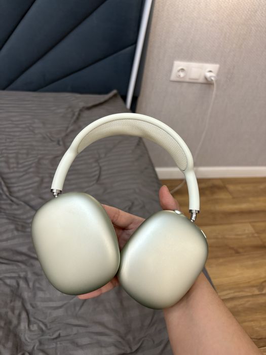 Продам AirPods Max