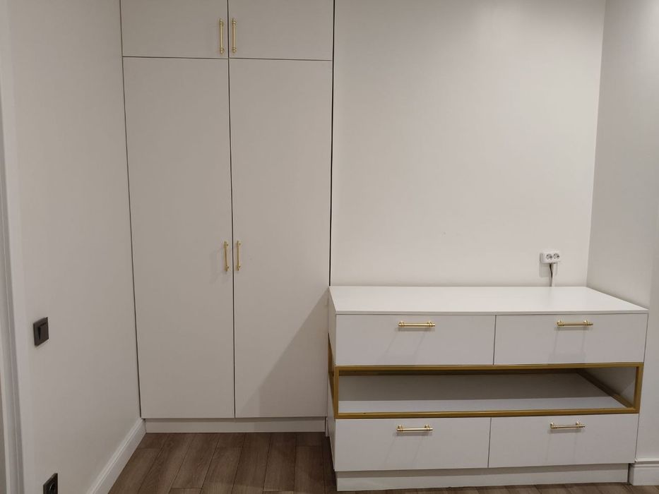 Продается комлект мебели для косметологии