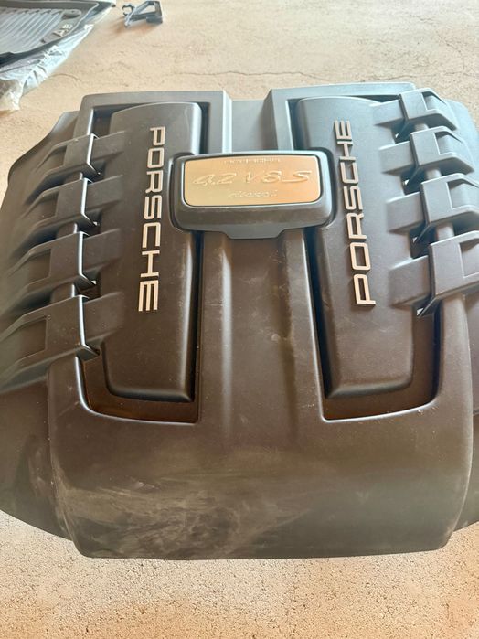 капак двигател Porsche cayenne  4.2tdi diesel 958 2010 - 2015