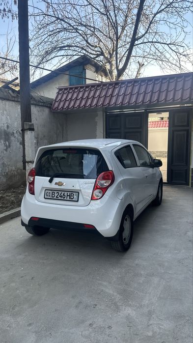 Спарк белый в хорошем состоянии