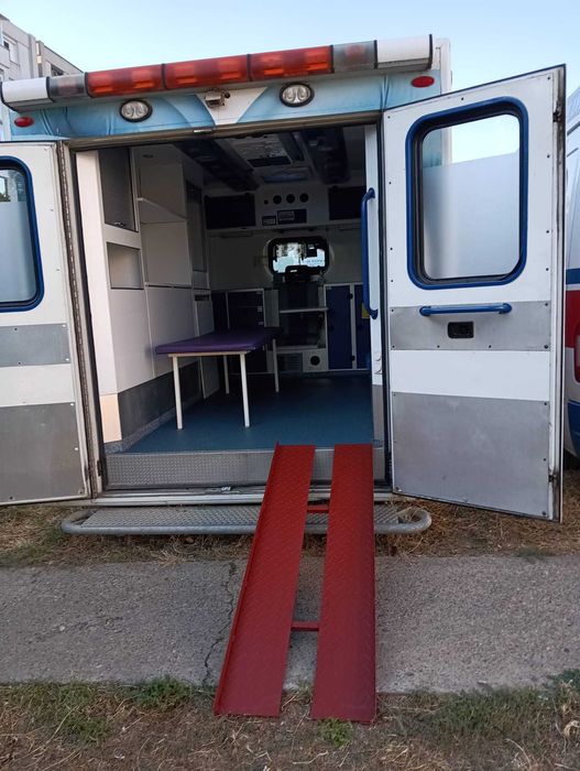 Ambulanta ( caravana medicala )