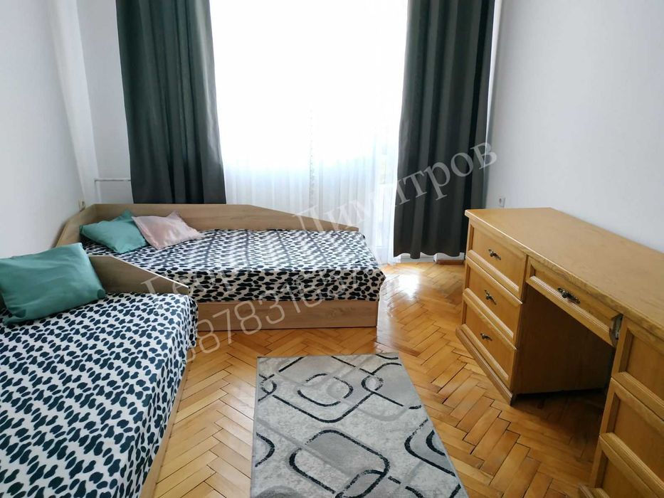 Дава се под наем Тристаен апартамент в Разград, Център - 80 кв.м за 400 € - Снимка #2