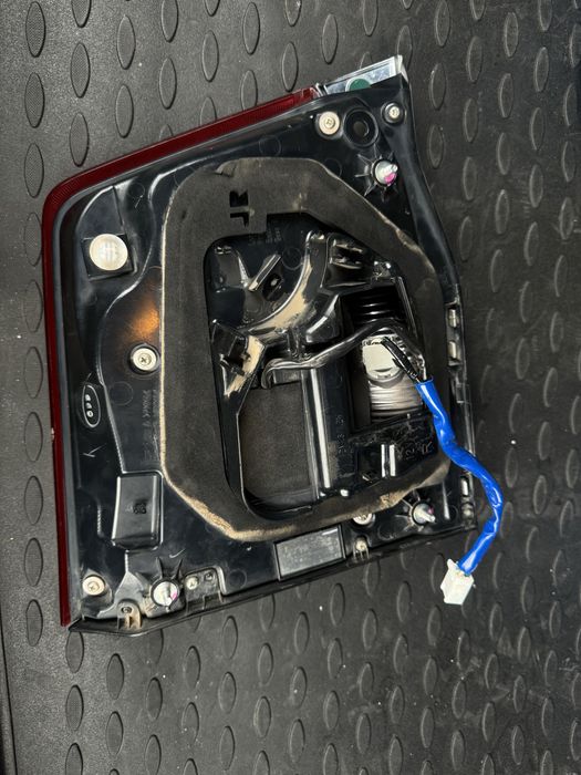 Плафон задний правый LC200