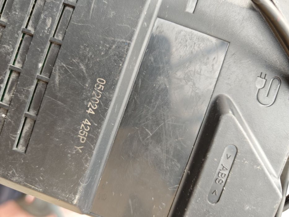 Încărcător Bosch Profesional 18V 8A AMP/Share, model 2024