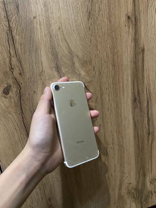 Срочно продам или обоменяю айфон 7