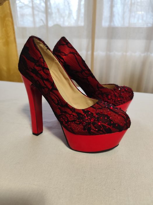 Pantofi cu platforma 39