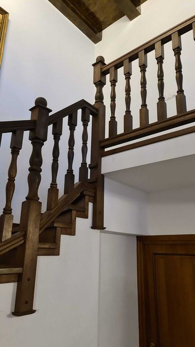 Scari interioare din lemn