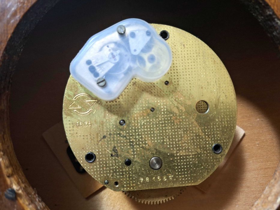 decor Ceas vechi de masa semneu mecanic Becna Vesna URSS CCCP anii 70