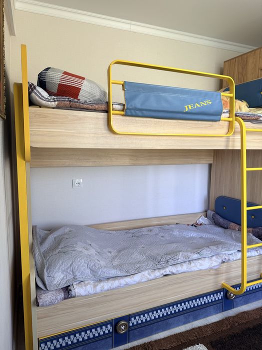 Двухярусный кровать в хорошем состоянии!