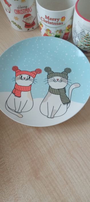 Кружки новогодние и тарелка