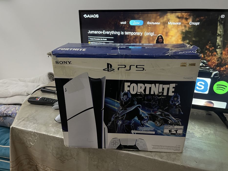 Продам Ps5 Slim вместе с телевизором
