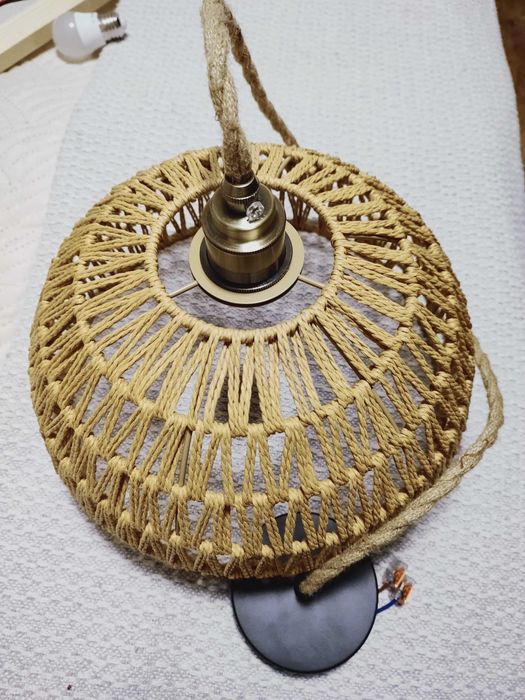 Красив пендел, лампион с дълго корабно въже