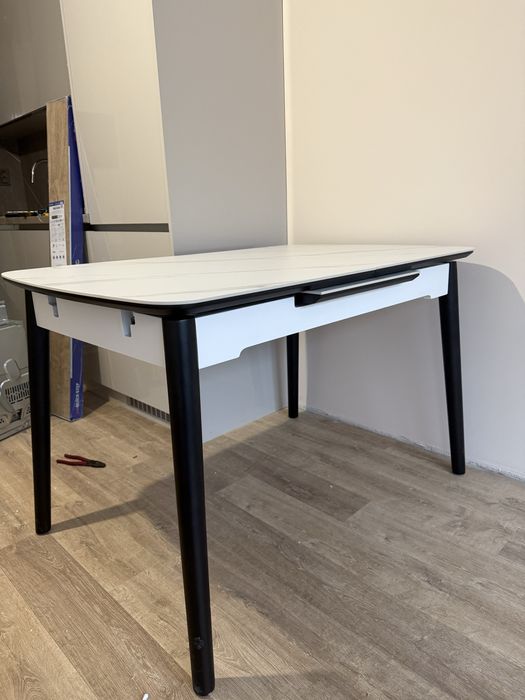 Чисто нова разтегателна трапезна маса