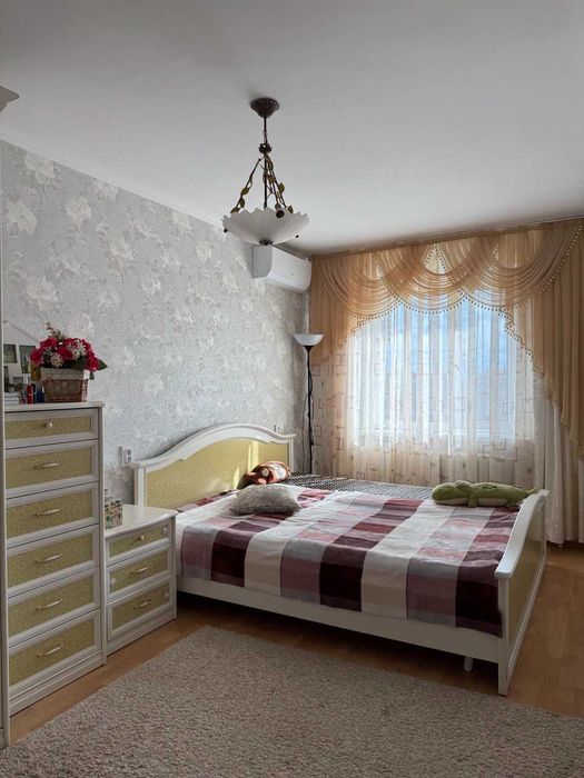 Продам 4 комн квартиру