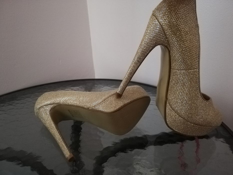 Pantofi dama aurii
