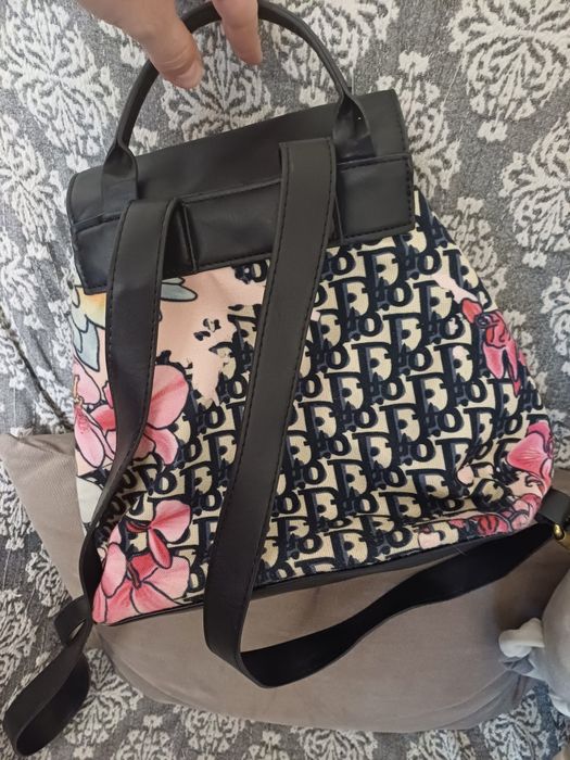 Сумки и рюкзак женский