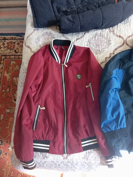 Продам ветровки и куртки