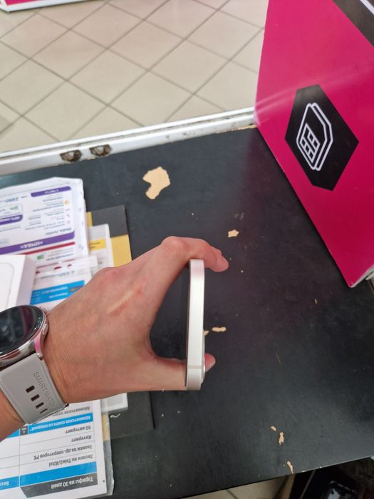 Продам iPhone 13