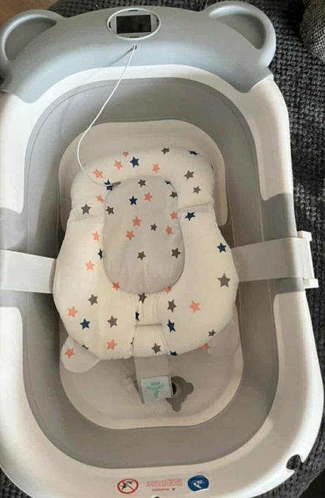 Сгъваема бебешка вана с термометър и възглавница