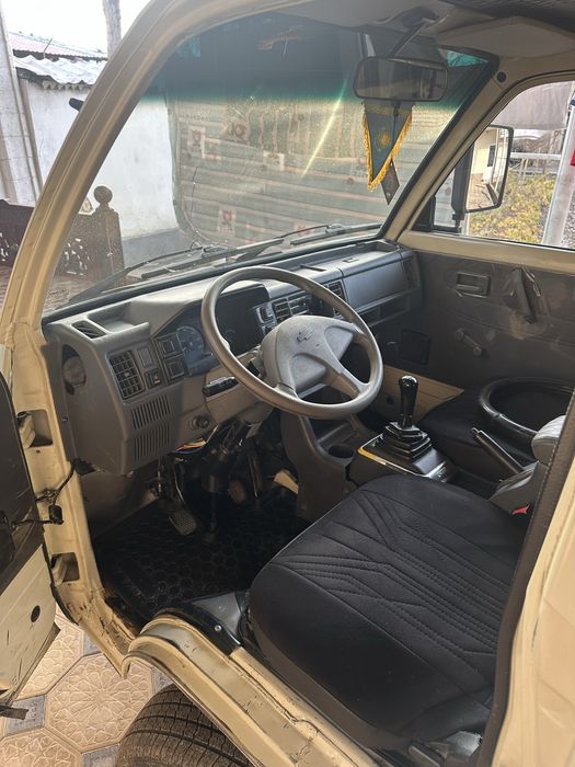 Продается дамас в хорошем состоянии 2018года молочного цвета