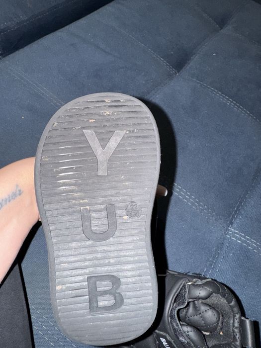 Продам обувь детскую