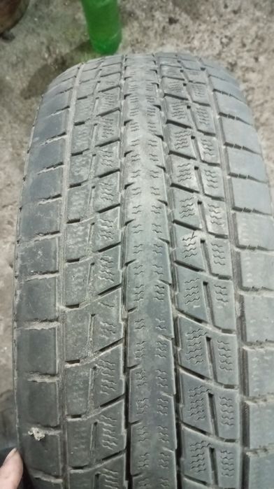 Продам15 резину. 215.70