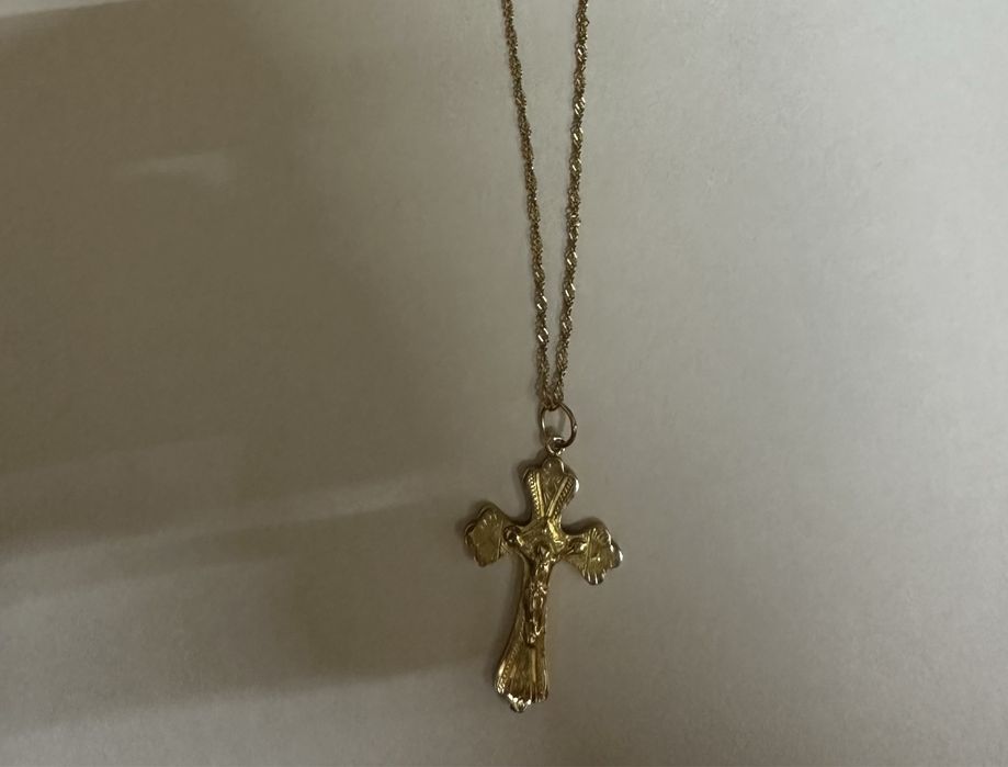 Superb pandantiv din aur de 18k
