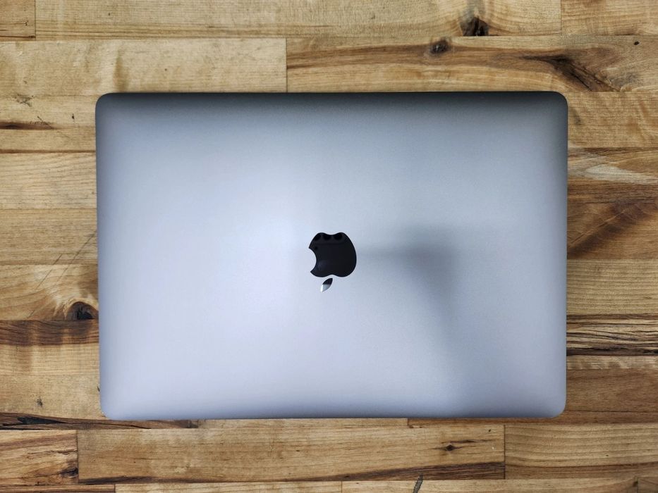 MacBook pro 13 inch Touch bar 16 Gb ram