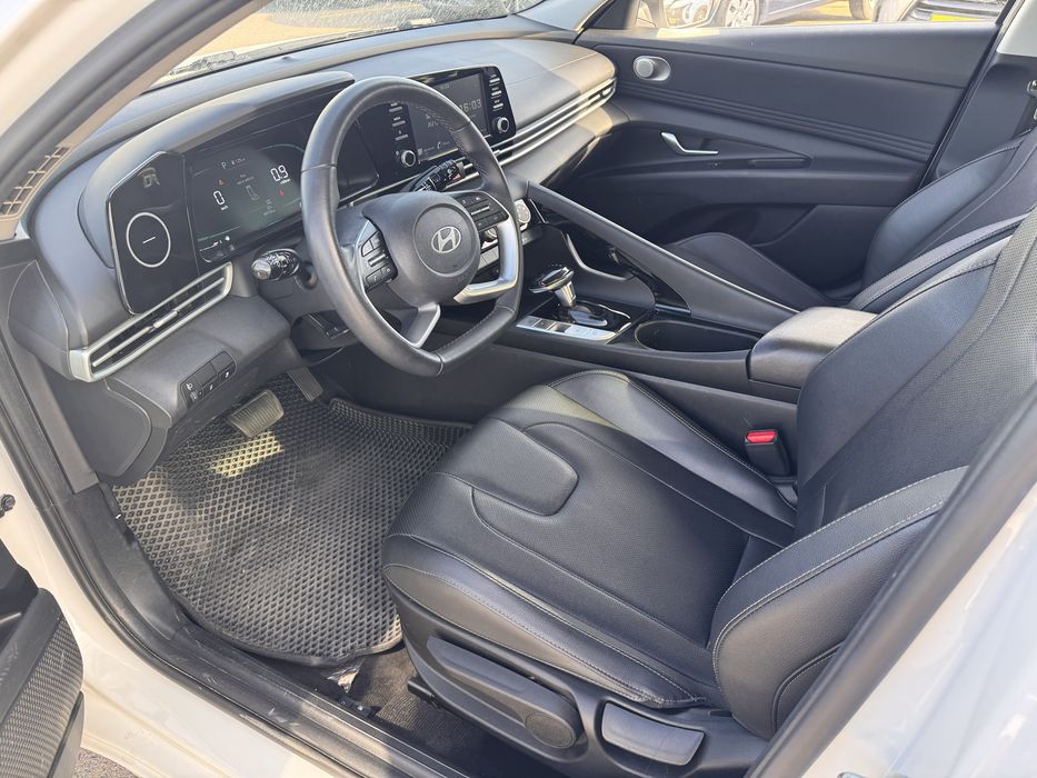 Hyundai Elantra 2024