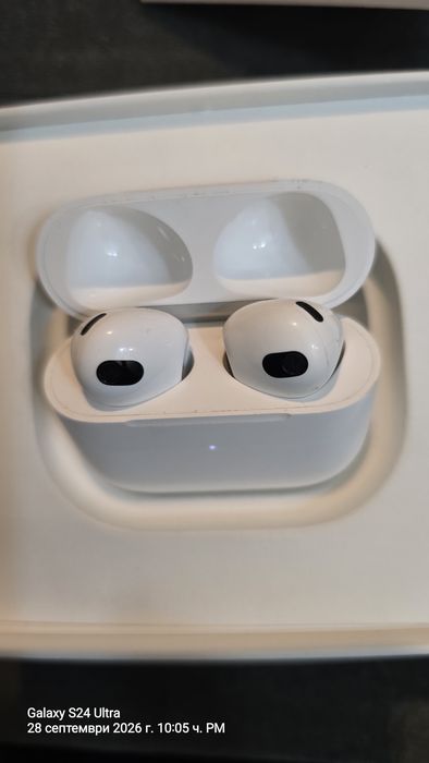безжични слушалки Apple AirPods (3-то поколение).
