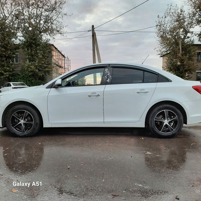 Машина шевроле круз