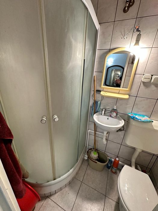 Vănd schimb garsonieră !!