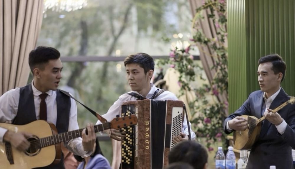 Музыканты Баян домбыра Гитара