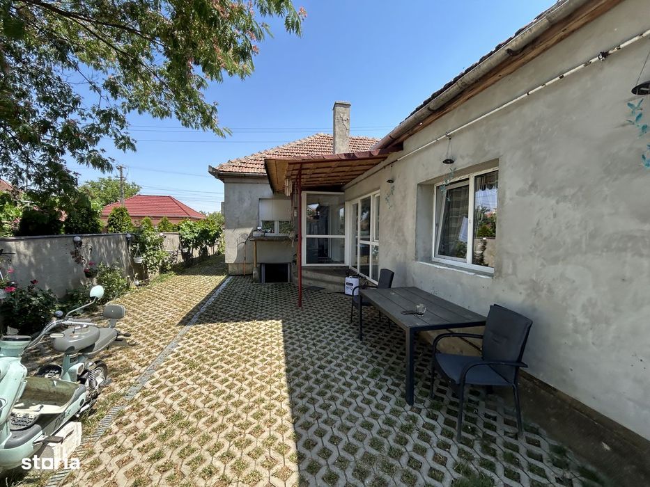 Vand casa din caramida, st.494 mp, sc.131 mp, cu 4 cam.2 bai, moderna