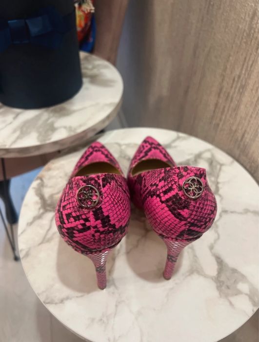 Pantofi Guess marimea 36