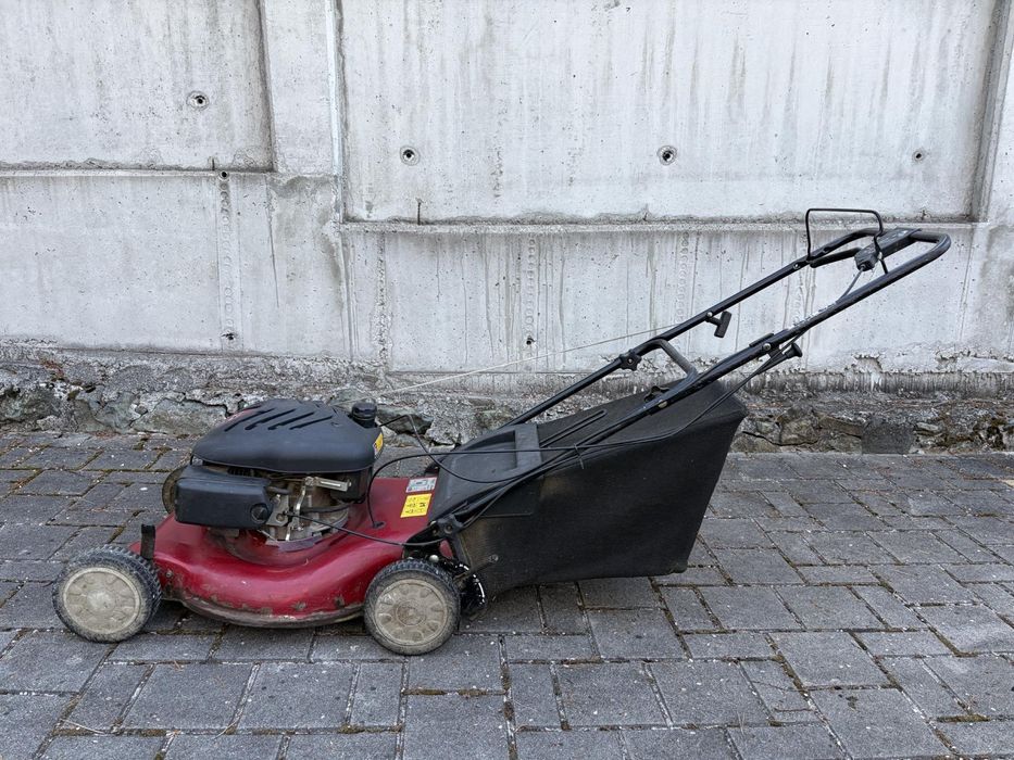 Бензинова самоходна косачка MTD SP530