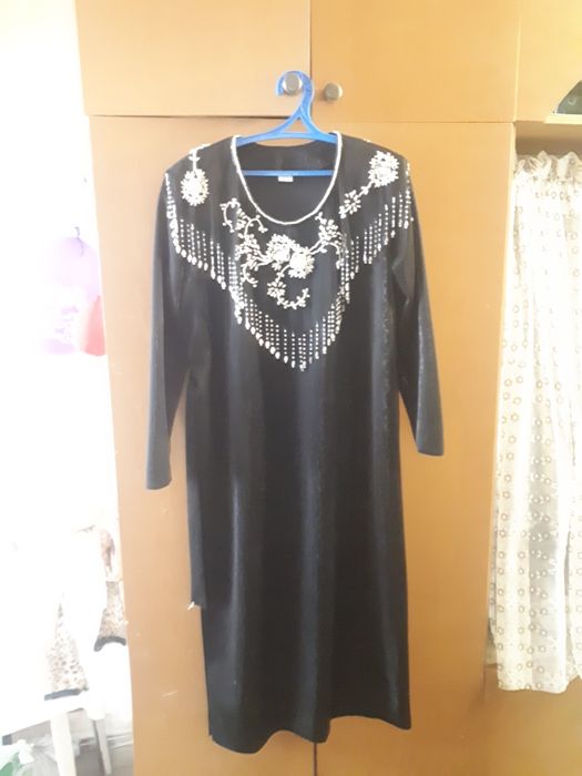 Продам женские платья