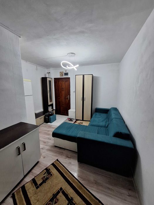 Inchiriez camera zona Jumbo