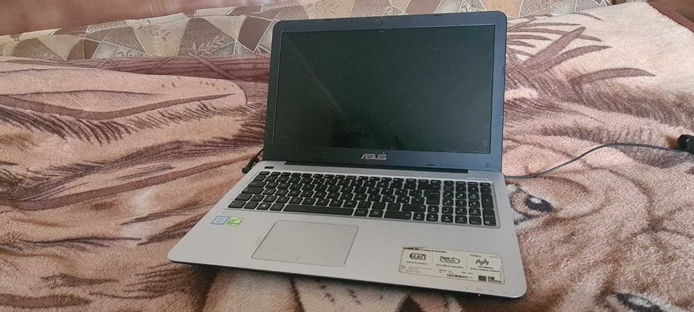 Dezmembrez laptop ASUS F556U placa baza functionala cu I7-6500U