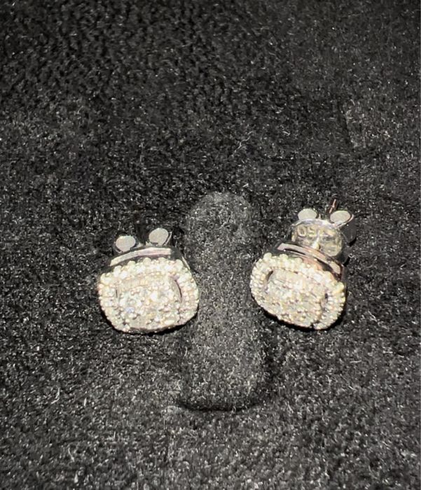 Продам серьги пусеты 750 проба