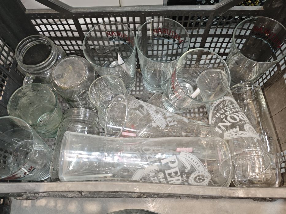 Pahare de vin, bere, suc, limonadă, vază, scrumiere, etc. de vânzare la grămadă