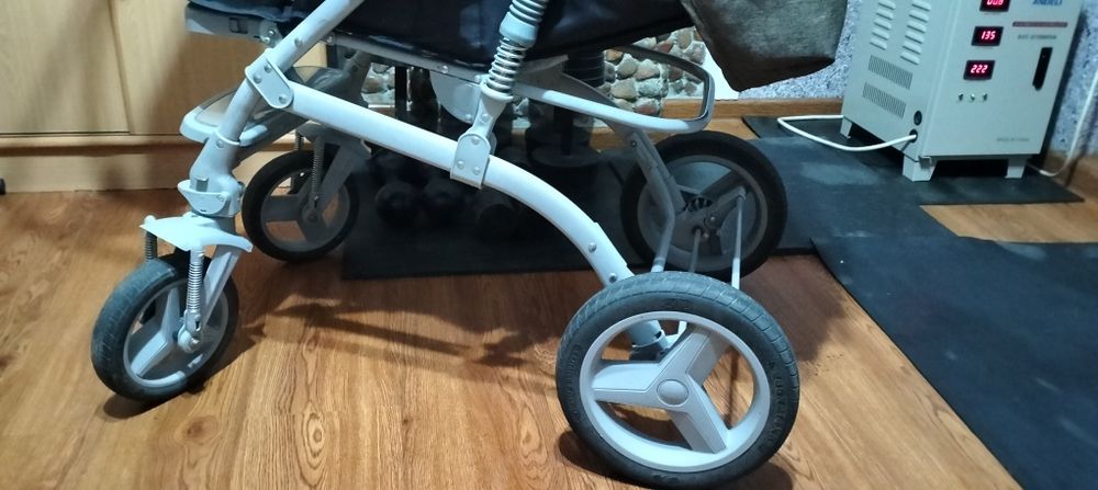 Продается детская коляска. ADIL