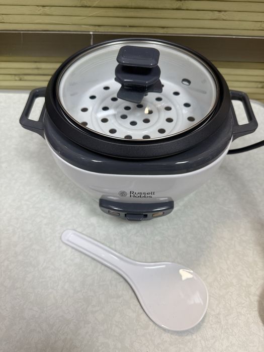 Уред за приготвяне на ориз Russell Hobbs 27030