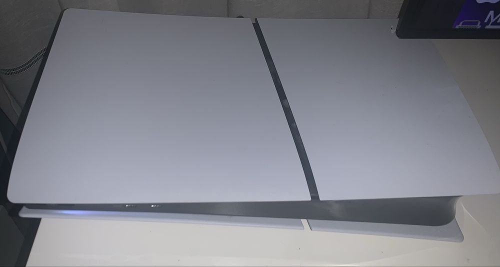 Продавам playstation 5 slim digital edition 1TB